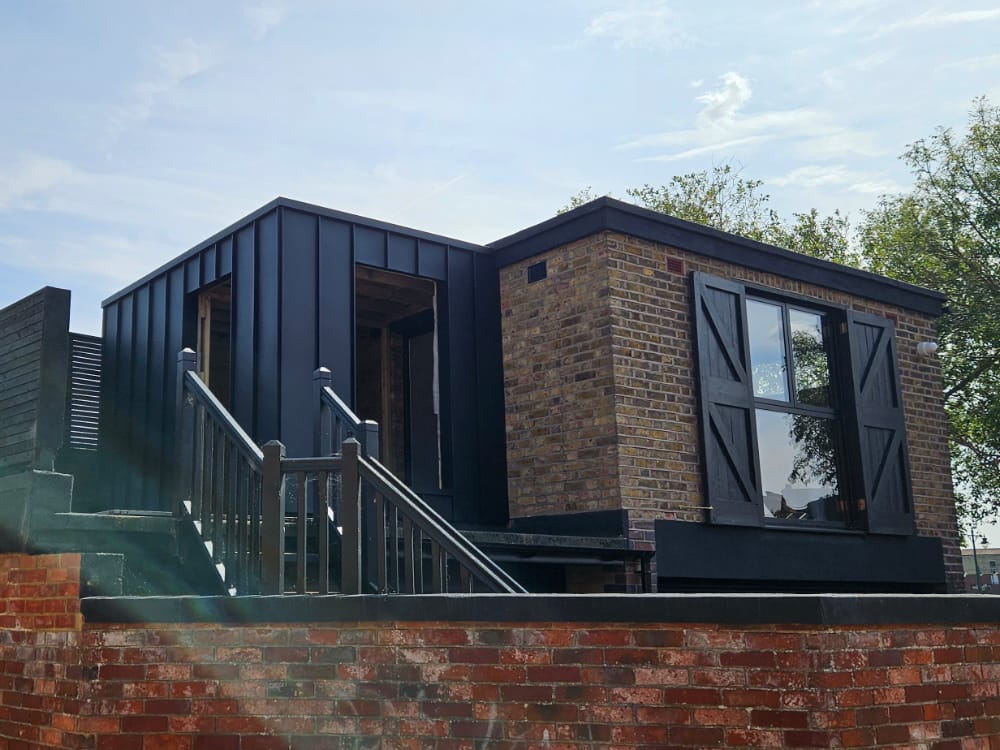 black aluminium